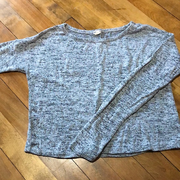 Soft gray long-sleeve - Picture 2 of 2